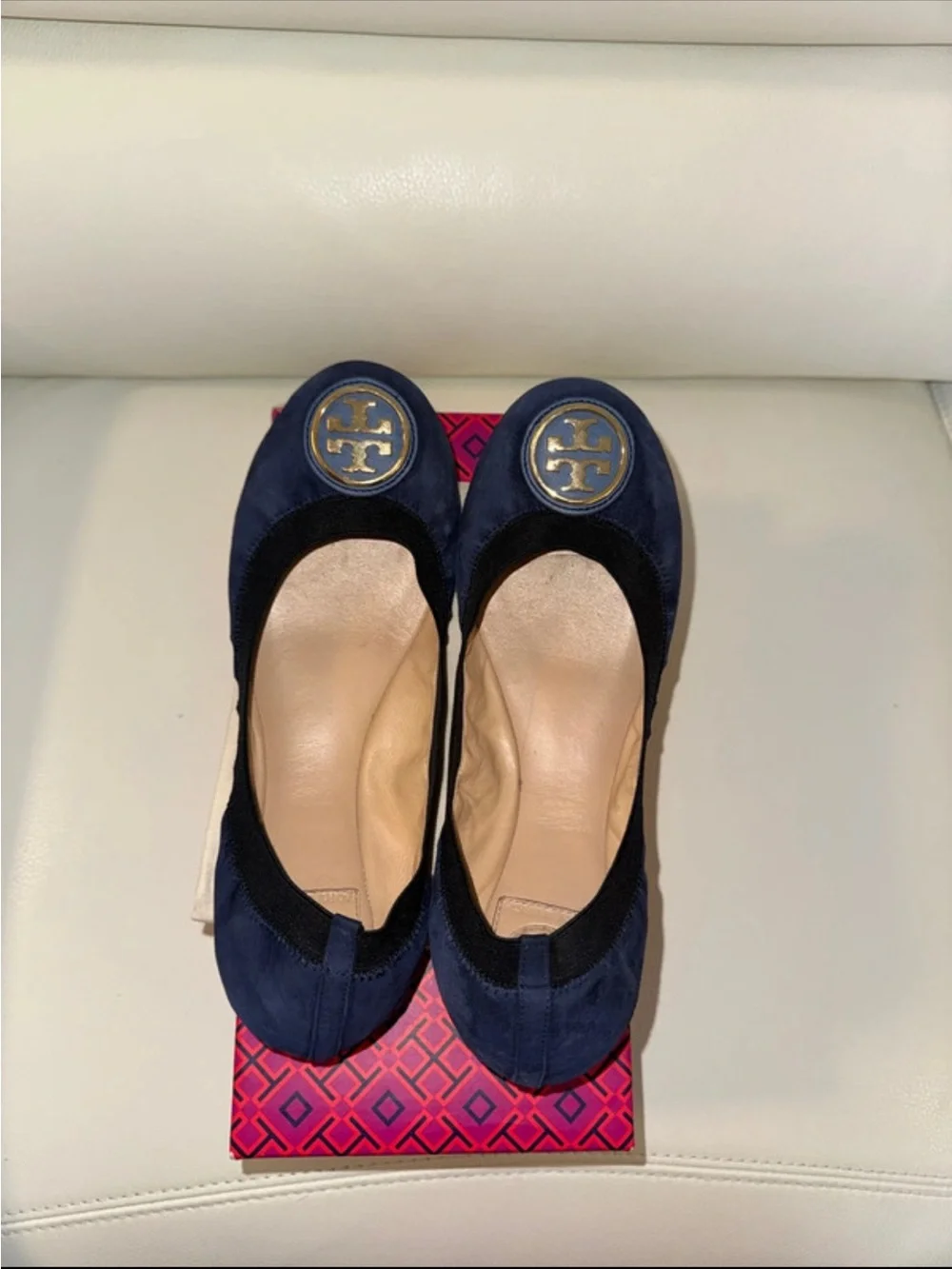TORY BURCH NAVY SUEDE ROUND TOE LOGO BALLET FLATS